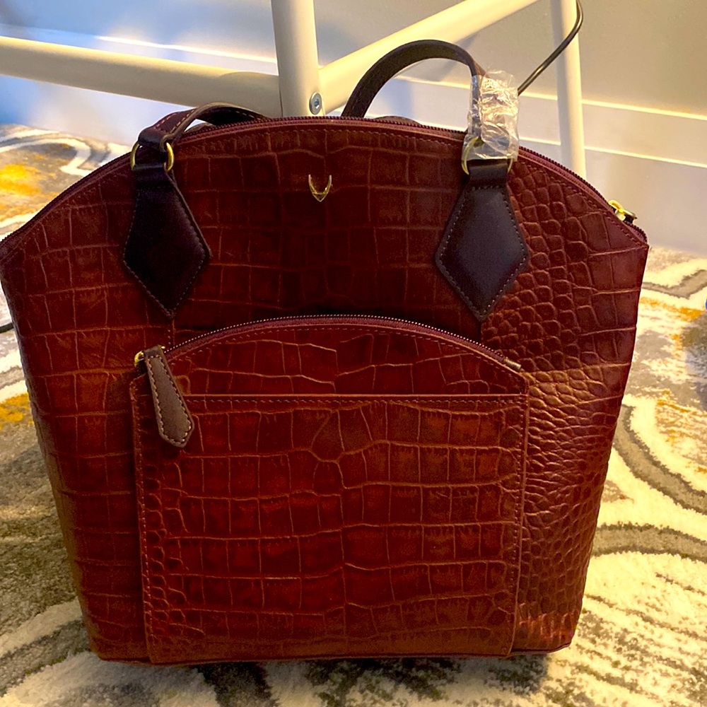 Beautifully crafted leather handbag. Made in India, pure leather, HideSign.